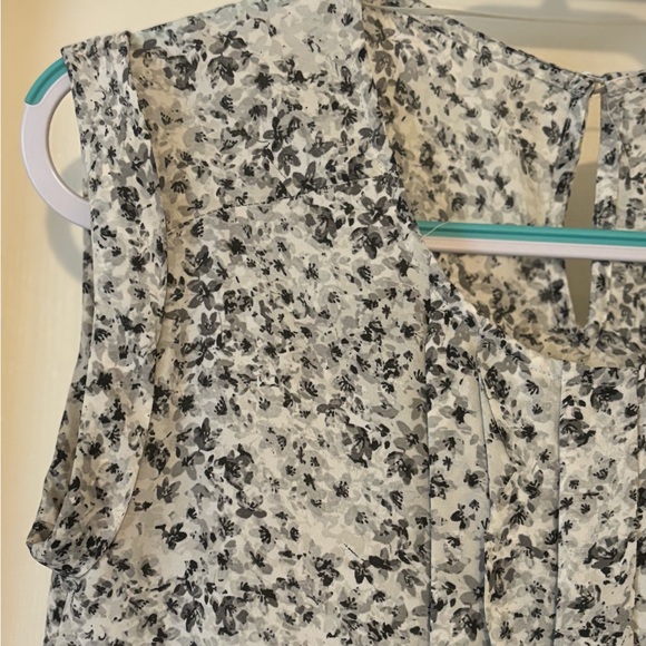 5 for $15-Black and White Floral Blouse, Ruffle Detail - Picture 4 of 5